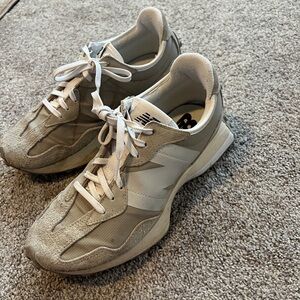 New Balance 327